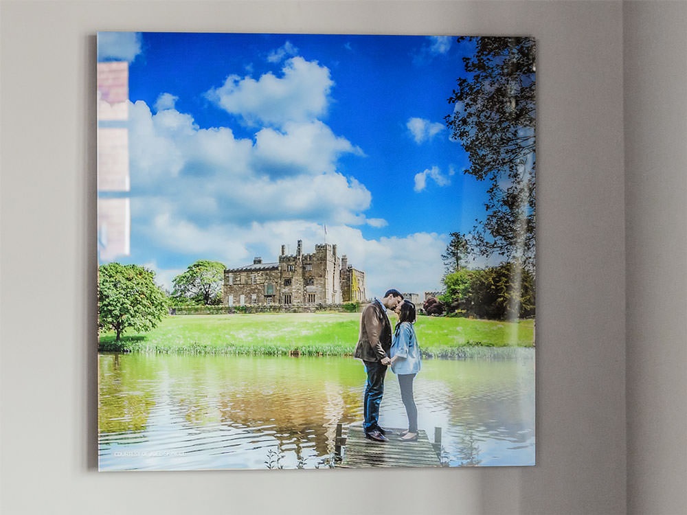 What are the Differences Between Acrylic Print and Canvas Print?